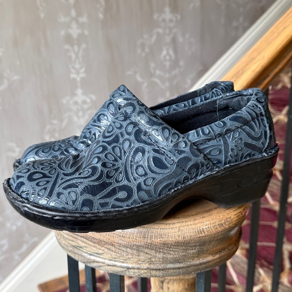 B.O.C. Ladies PEGGY clogged excellent condition navy blue size 9. - Picture 4 of 10